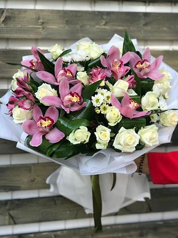 Букет цветов из: Розы и Хризантемы в Чкаловске