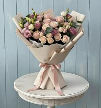 Букет цветов из:  Розы и Лизиантусы в Чкаловске