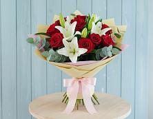 Букет цветов из:  Лилии и Розы в Чкаловске