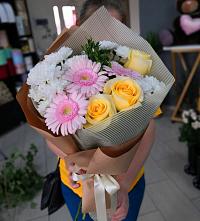 Букет цветов из:  Герберы, Розы и Хризантемы в Чкаловске