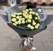 Букет Белые кустовые розы Солинеро в Чкаловске