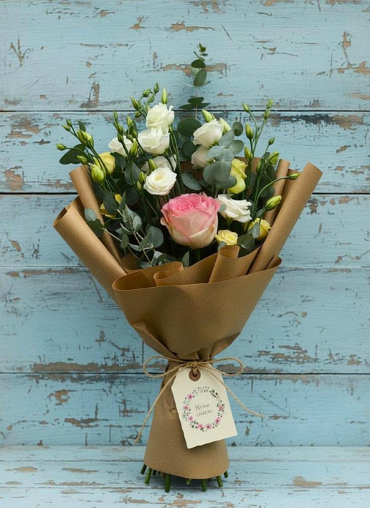 Букет цветов из: Розы и Лизиантусы в Чкаловске