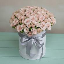 Цветочная композиция из Розы в шляпной коробке в Чкаловске