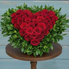 Цветочная композиция из Розы в виде сердца в Чкаловске