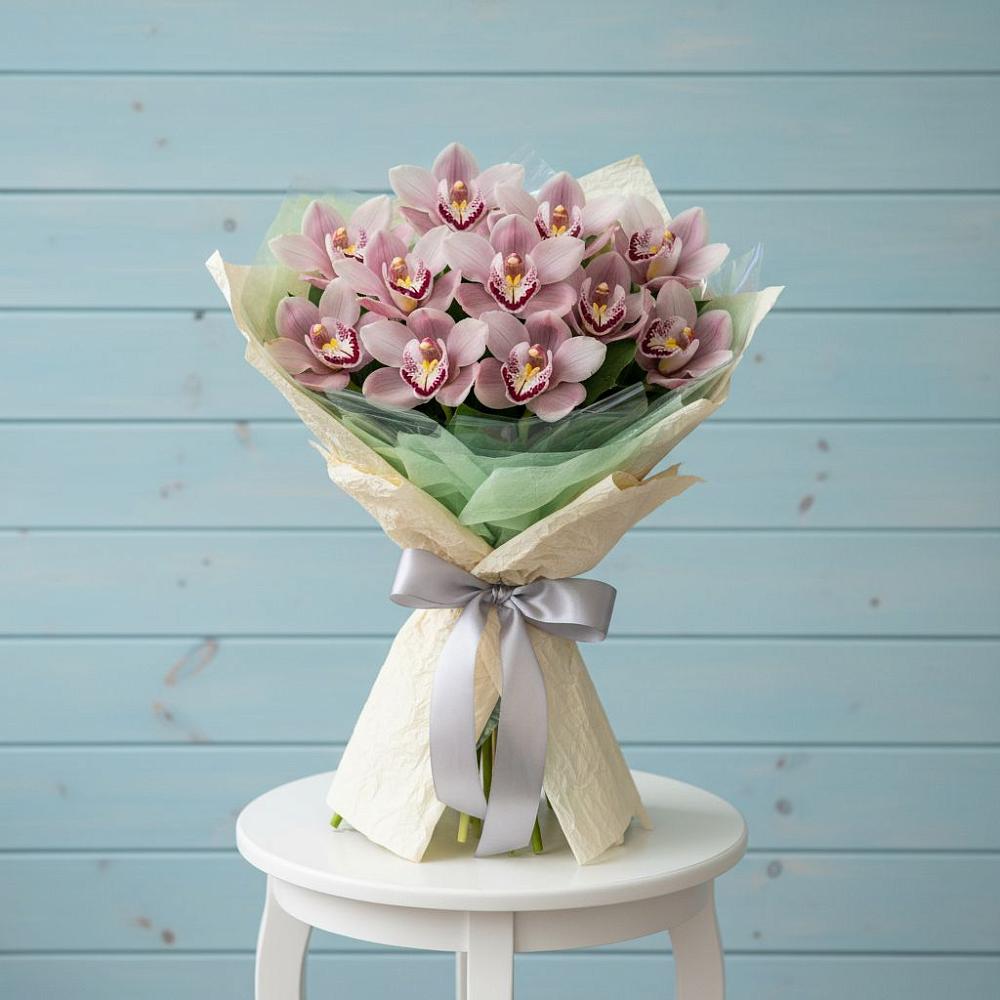 Букет цветов из: Орхидеи и Розы в Чкаловске