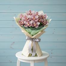 Букет цветов из:  Орхидеи и Розы в Чкаловске