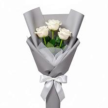 Букет 3 белые розы в Чкаловске