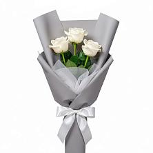 Букет 3 белые розы в Чкаловске