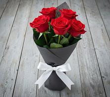 Букет 5 Красных роз Эдлесс Лав в Чкаловске