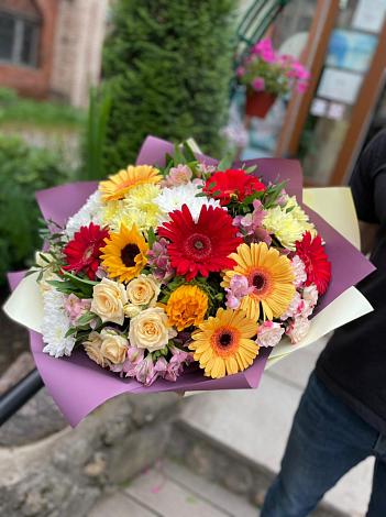 Букет цветов из: Герберы, Ромашки, Хризантемы, Розы и Подсолнухи в Чкаловске