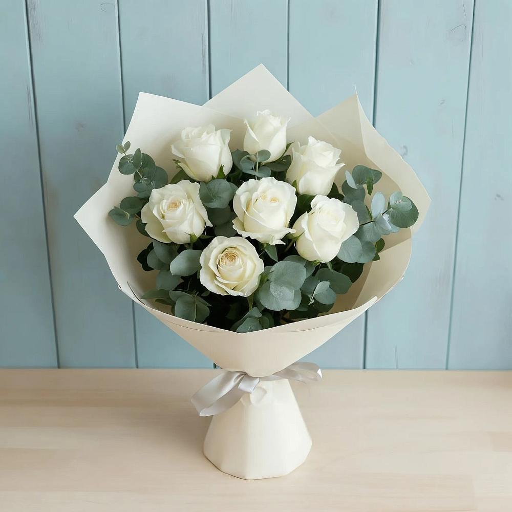 Букет Белые розы в Эвкалипте в Чкаловске