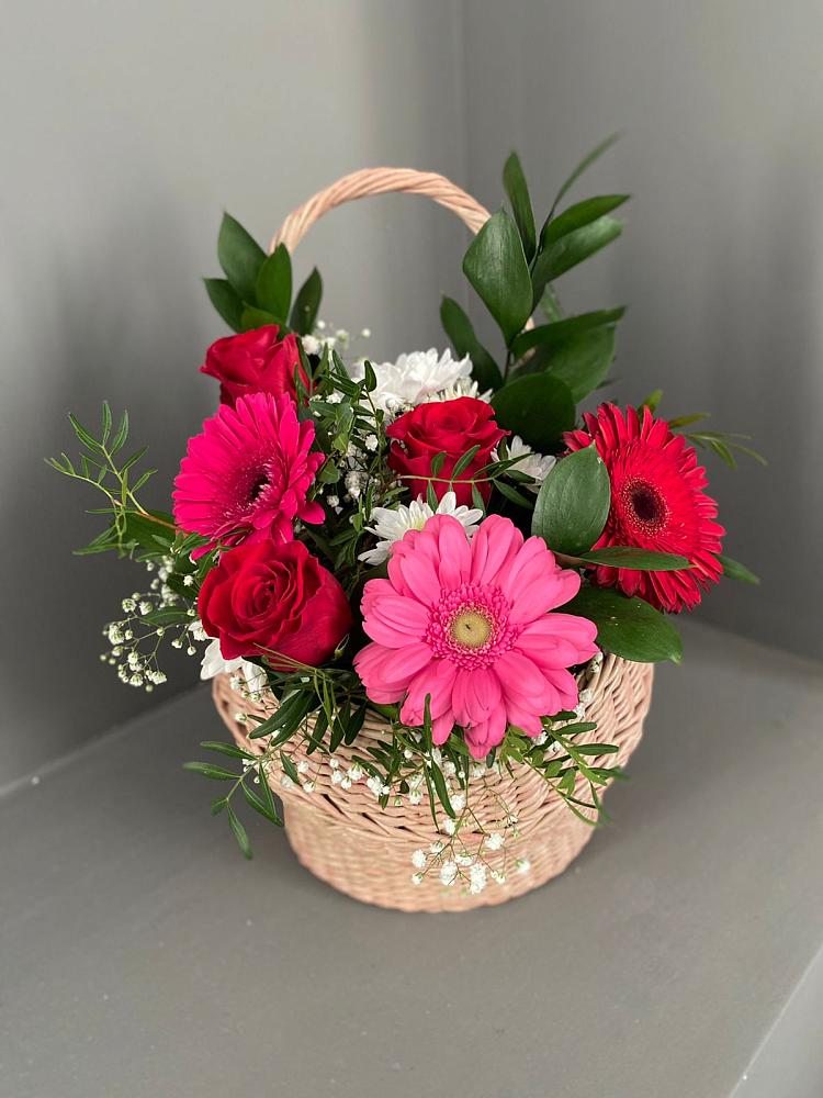 Цветочная композиция из Розы, Хризантемы и Герберы в корзине в Чкаловске