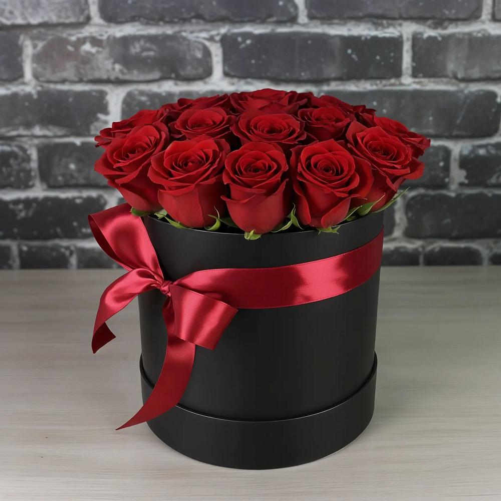 Цветочная композиция из Розы в шляпной коробке в Чкаловске