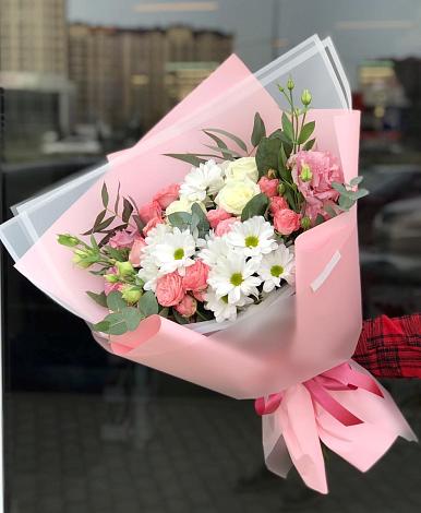 Букет цветов из: Розы, Лизиантусы и Хризантемы в Чкаловске