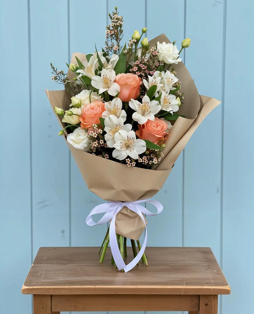 Букет цветов из: Альстромерии, Лизиантусы, Розы и Хризантемы в Чкаловске
