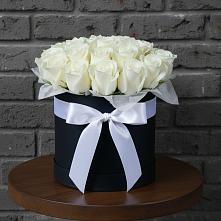 Цветочная композиция из Розы в шляпной коробке в Чкаловске