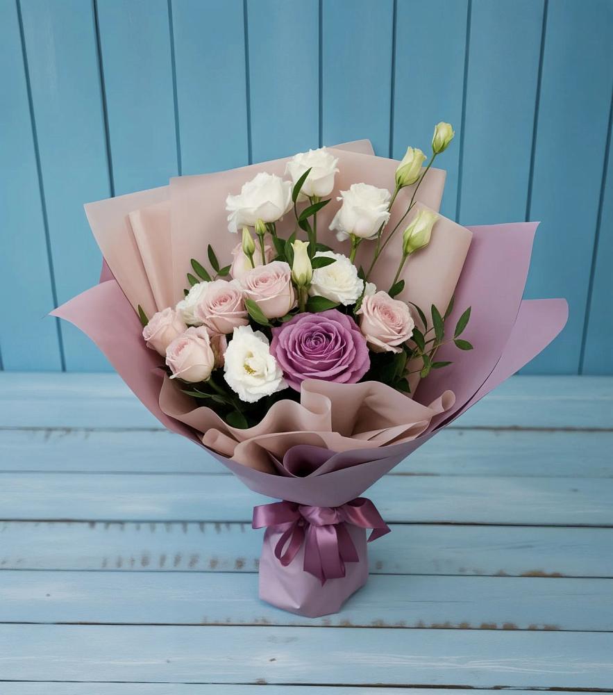 Букет цветов из: Розы и Лизиантусы в Чкаловске