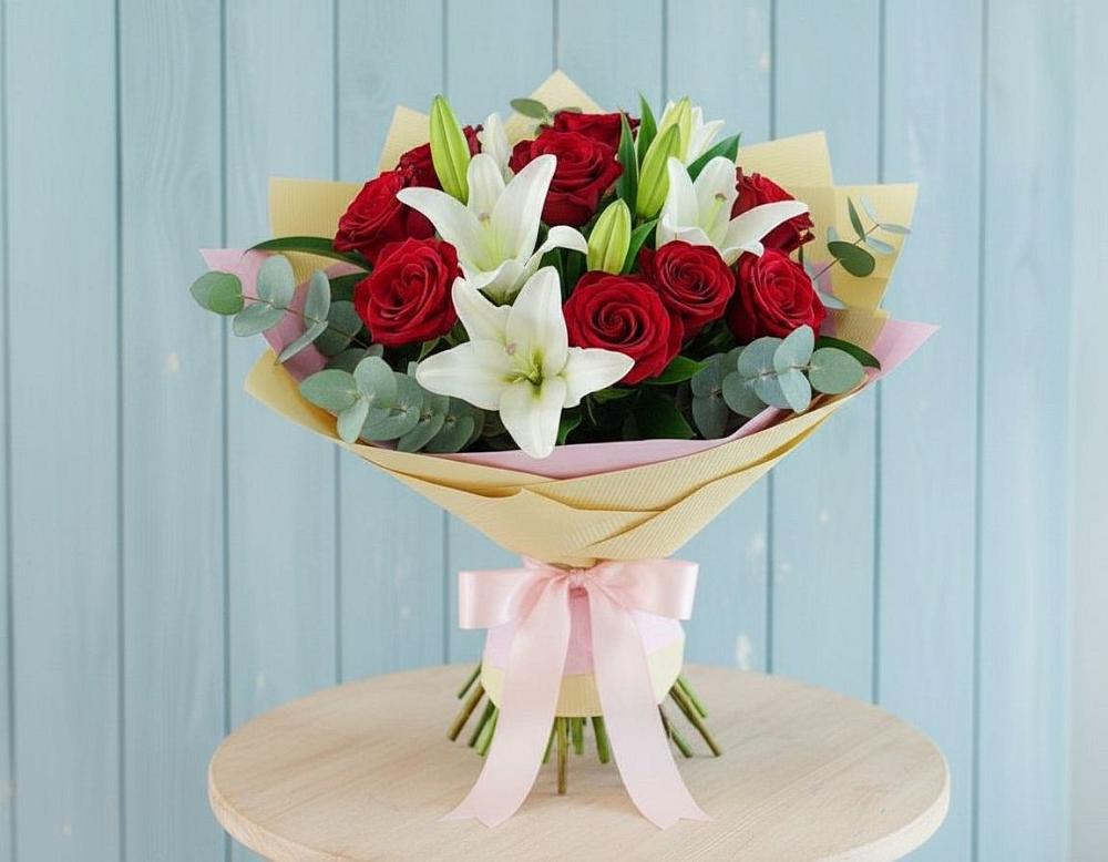 Букет цветов из: Лилии и Розы в Чкаловске